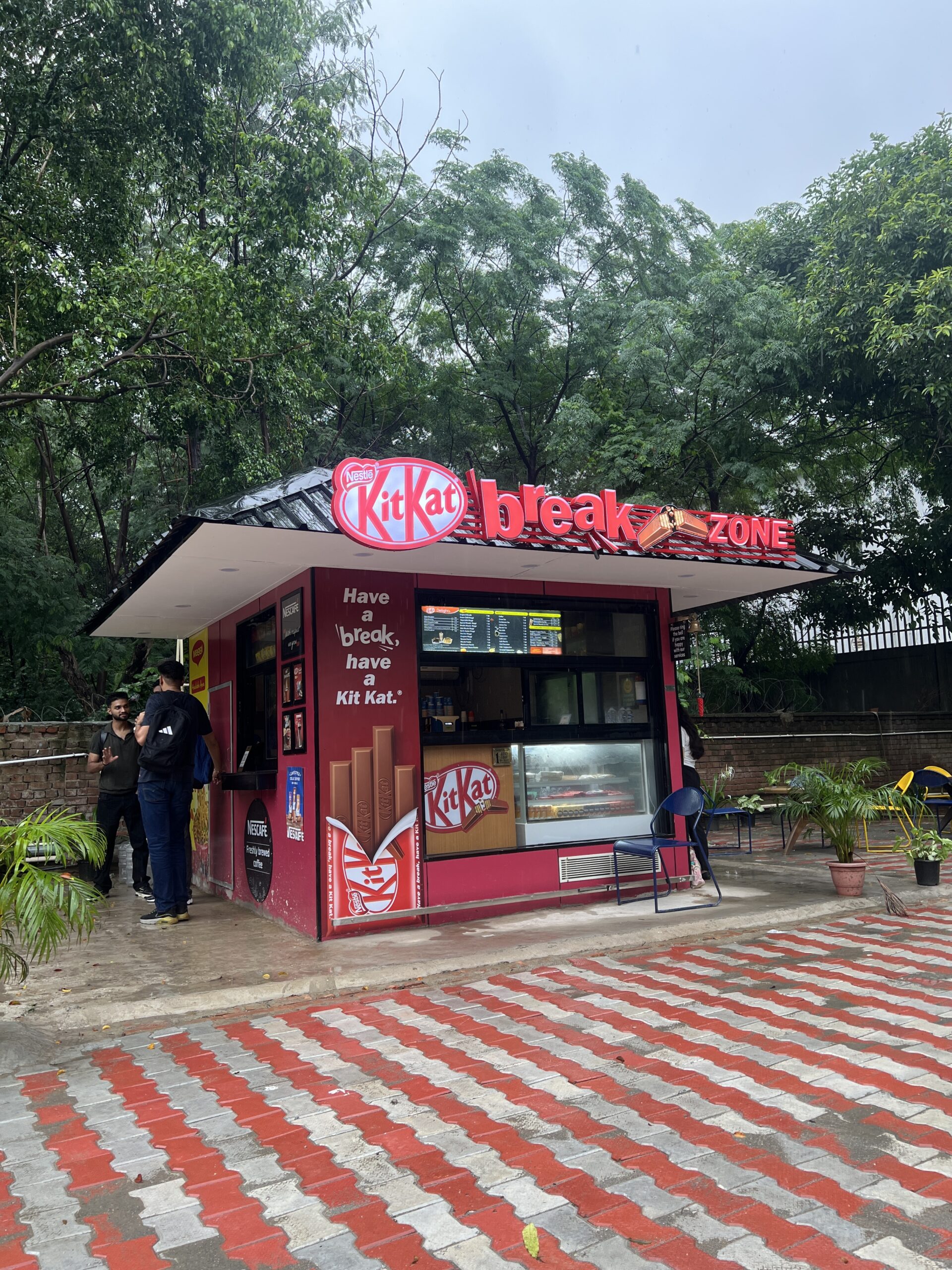Students in the IILM canteen